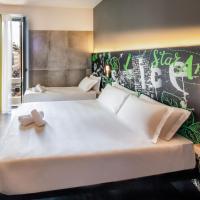 Трехместный (Трехместный номер с балконом) отеля Spice Hotel Milano, Милан