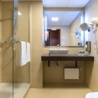 Двухместный (Классический двухместный номер с 2 отдельными кроватями, вид на город или собор) отеля Mercure Wrocław Centrum, Вроцлав