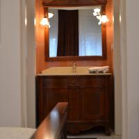 Двухместный (Улучшенный двухместный номер с 1 кроватью) отеля Hotel Helvetia, Белград