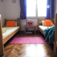 Номер (Кровать в общем 4-местном номере для мужчин и женщин) хостела Hostel El Diablo, Белград