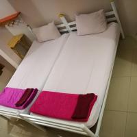 Двухместный (Стандартный двухместный номер с 2 отдельными кроватями) гостевого дома Honey Place Guesthouse, Бангкок