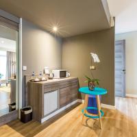 Сьюит (Люкс с кроватью размера «king-size») отеля Wyndham Garden Kuta Beach Bali, Кута