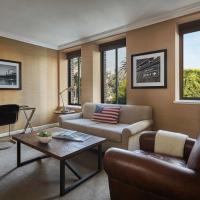 Двухместный (Люкс с 1 спальней и кроватью размера «king-size») отеля Fairmont Miramar Hotel & Bungalows, Лос-Анджелес