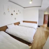 Трехместный (Трехместный номер с собственной ванной комнатой) хостела Lazy Gaga Hostel Guangzhou, Гуанчжоу