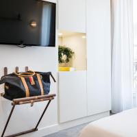 Двухместный (Улучшенный двухместный номер с 1 кроватью) отеля Hotel Champs Elysées Friedland by Happyculture, Париж