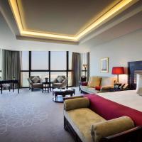 Сьюит (Полулюкс с кроватью размера «king-size» и видом на дворец) отеля Bab Al Qasr Hotel, Абу-Даби