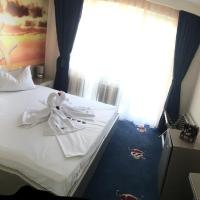 Двухместный (Привилегированный двухместный номер с 1 кроватью и боковым видом на море) отеля Bicaz - Pirates Resort, Мамая