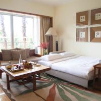 Сьюит (Ocean View Suite(Need to make appointment 1 day in advance: Limos pick-up service from Sanya Phoenix Airport for breakfast including reservations +30-miniute photo-shooting ）) курортного отеля Mandarin Oriental, Sanya, Санья