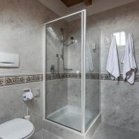 Трехместный (Трехместный номер) отеля Hotel Garni Villa Park, Ортизеи