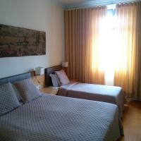 Трехместный (Трехместный номер с дополнительной кроватью) отеля Hotel Mira D'Aire, Порту