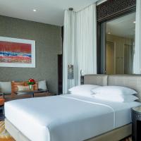Двухместный (Номер с кроватью размера «king-size» и живописным видом) отеля Grand Hyatt Abu Dhabi Hotel & Residences Emirates Pearl, Абу-Даби