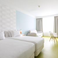 Трехместный (Двухместный номер с 1 кроватью и диваном-кроватью) отеля Hotel Quality Inn Porto, Порту