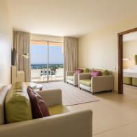 Семейный (Люкс с 2 спальнями, вид на море) отеля Sao Rafael Suites - All Inclusive, Албуфейра