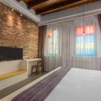 Двухместный (Семейный номер Делюкс «720°») отеля Qilou Huanke Boutique Hotel, Хайкоу