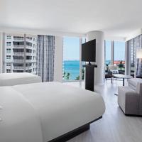 Сьюит (Люкс с кроватью размера "queen-size") отеля Hyatt Centric Brickell Miami, Майами