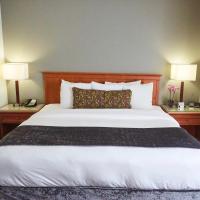 Сьюит (King Suite with Whirlpool and Golf Course View - Non-Smoking) отеля Radisson Hotel Portland Airport, Портленд