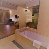 Двухместный (Deluxe Twin Room with City View - Free Minibar) отеля The Mira Central Park Hotel, Хошимин