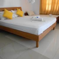 Двухместный (Deluxe Double Room with Free Airport drop) гостевого дома Shanith Guesthouse, Негомбо
