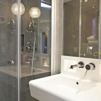 Двухместный (Стандартный номер с кроватью размера "queen-size") отеля Best Western Plus Elysée Secret, Париж