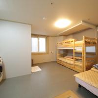 Трехместный (Трехместный номер с ванной) хостела Hostel Familie Busan Station, Пусан