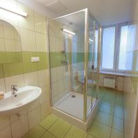 Трехместный (Трехместный номер с общей ванной комнатой) хостела eMKa Hostel, Варшава