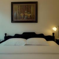 Двухместный (Улучшенный номер с кроватью размера «king-size») отеля Hue Nino Hotel, Хюэ