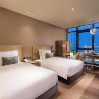 Двухместный (Двухместный номер с 2 отдельными кроватями и видом на море) отеля Grand Bay View Hotel, Чжухай