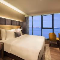 Двухместный (Двухместный номер Делюкс с 1 кроватью и боковым видом на море) отеля Grand Bay View Hotel, Чжухай