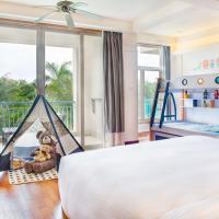 Семейный (Семейный номер с балконом) курортного отеля Huayu Resort & Spa Yalong Bay Sanya, Санья