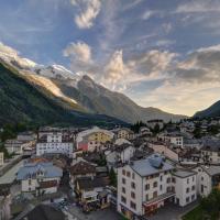 Двухместный (Улучшенный двухместный номер с 1 кроватью, балконом и видом на горный массив Монблан) отеля Alpina Eclectic Hotel, Шамони-Мон-Блан