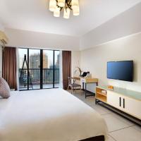 Двухместный (Номер Делюкс с кроватью размера "queen-size") отеля J Hotel ( Natural Hot Spring), Санья