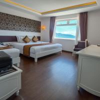 Трехместный (Трехместный номер Делюкс) отеля Sea Phoenix Hotel Da Nang, Дананг