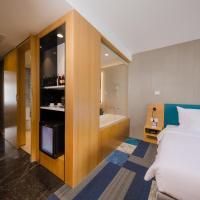 Сьюит (Люкс с кроватью размера "queen-size") отеля Quinter Central Nha Trang, Нячанг