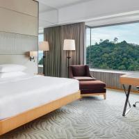 Двухместный (Клубный номер с кроватью размера «king-size») курортного отеля Hyatt Regency Hong Kong, Sha Tin, Гонконг (город)