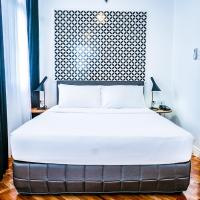 Двухместный (Special Offer – One Bedroom Premium Deluxe – Full Board) отеля Parque España Residence Hotel Managed by HII, Манила