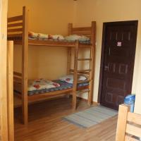 Номер (Пятиместный номер с общей ванной комнатой) хостела Fortuna Hostel, Вильнюс