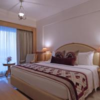 Двухместный (Club Double or Twin Room with complimentary one way airport transfer, 20% discount on Food&Soft beverages, Early check in and late check out for 4 hours, upgrade to next category (subject to avl)) отеля Jaypee Siddharth, Нью-Дели