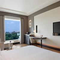 Двухместный (Deluxe Room Taj Mahal View King Bed (3 Hrs early check in/late check out upon availability and 10% Disc. on Food and Soft beverages, valid for stays till 31st Oct'20)) отеля Radisson Blu Agra Taj East Gate, Агра