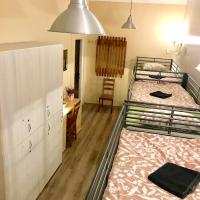 Номер (Кровать в общем 6-местном номере для мужчин и женщин) хостела Hostel u Kmity, Краков