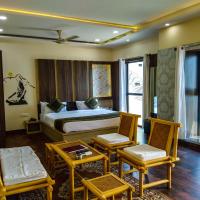 Сьюит (Kailash Suite with River View) отеля Hotel Sri Omkar Palace, Варанаси