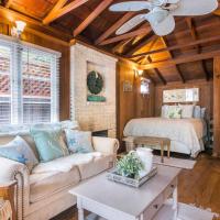 Студио (Уютный коттедж с открытой планировкой и камином) отеля Redwood Hollow Cottages, Сан-Диего