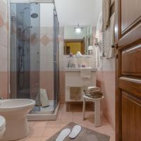 Трехместный (Трехместный номер с собственной ванной комнатой) отеля B & B La Fontaine Residenza D'Epoca, Витербо