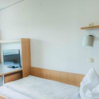 Двухместный (Двухместный номер с 2 отдельными кроватями) хостела Kolpinghaus Salzburg, Зальцбург