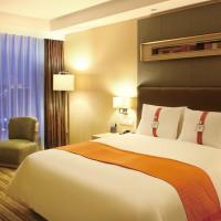 Двухместный (1 King Premium City View) отеля Holiday Inn Qingdao Parkview, Циндао