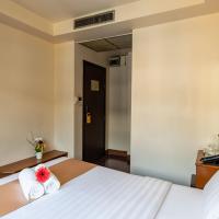 Двухместный (Стандартный номер с кроватью размера «queen-size» в уличном крыле) отеля D&D Inn, Бангкок