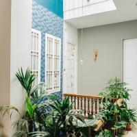 Номер (Кровать в 8-местном общем номере смешанного типа с балконом) хостела The Urban Jungle Hostel, Малага