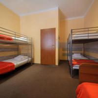 Четырехместный (Четырехместный номер с общей ванной комнатой) хостела Red Carpet Hostel, Краков
