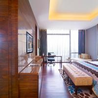 Двухместный (Executive Suite With One Way Airport Transfer,,20% discount on food & Soft Beverages) отеля Taj City Centre Gurugram, Гургаон