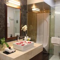 Двухместный (Номер с кроватью размера "queen-size" и гидромассажной ванной) отеля Grand Sea Hotel, Дананг