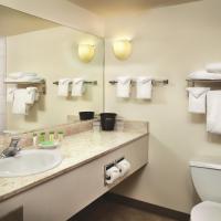 Двухместный (Стандартный номер с 2 кроватями размера «queen-size») курортного отеля The STRAT Hotel, Casino and Skypod, Лас-Вегас